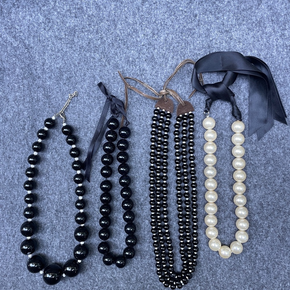 Elegant Black and Cream Beaded Necklace Set